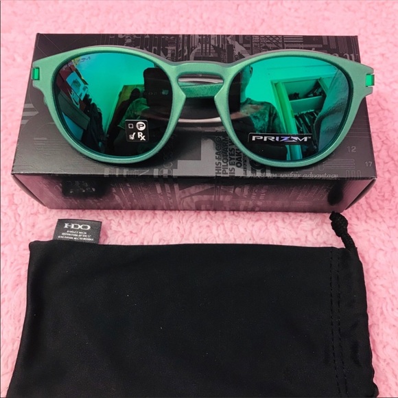 oakley latch green
